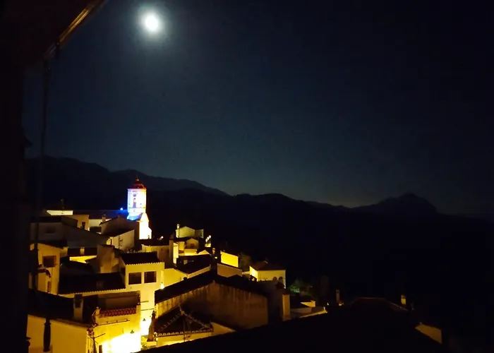 Casa Perejil, Un Balcon Al Genal